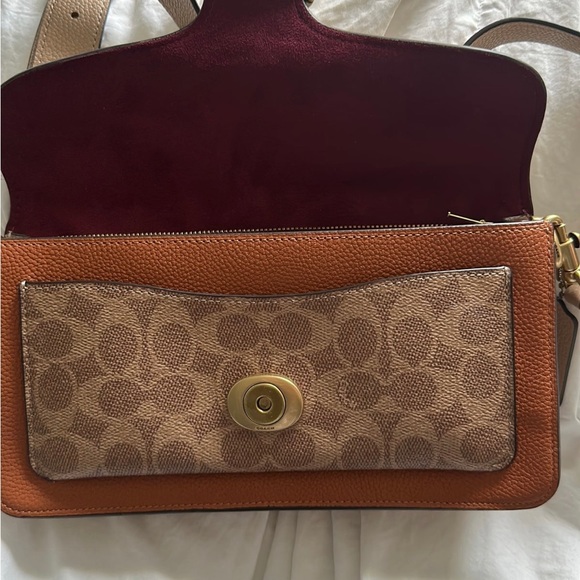 Coach crossbody adjustable straps perfect bag for fall season. Brand new - Picture 2 of 7